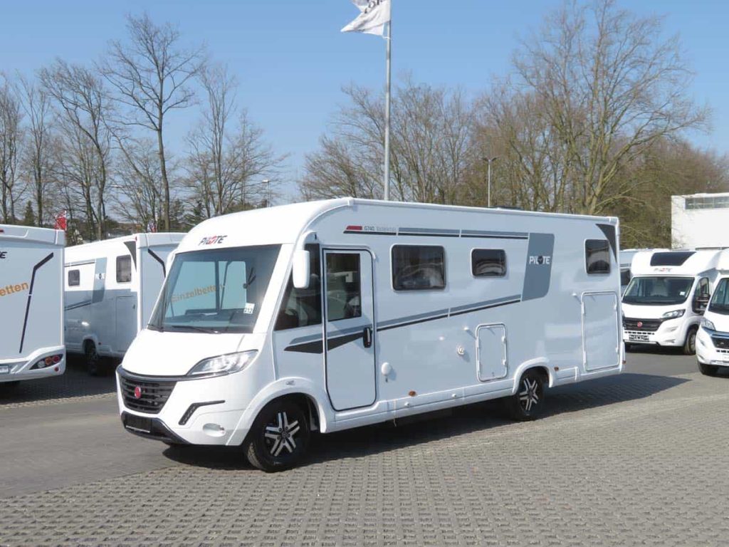 Blogbeitrag Wohnmobil-Typen - ein vollintegriertes Wohnmobil von Pilote