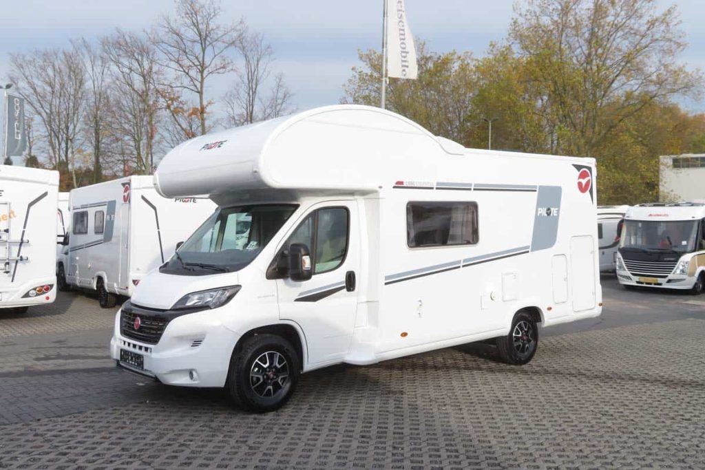 Blogbeitrag Wohnmobil-Typen: Ein Alkovenmobil von Pilote